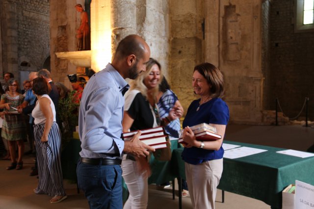 projeto escola com livros 112